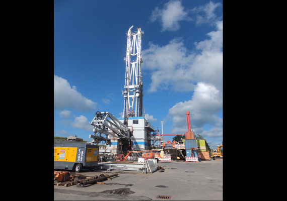 EPIGON Energy has over 20 years of drilling experience. Together with local drilling companies, we cover flat, horizontal and deflected drilling techniques. EPIGON Energy applies pumping tests to ensure the planed output is achieved and uses tested techniques such as acidizing to increase it if necessary.